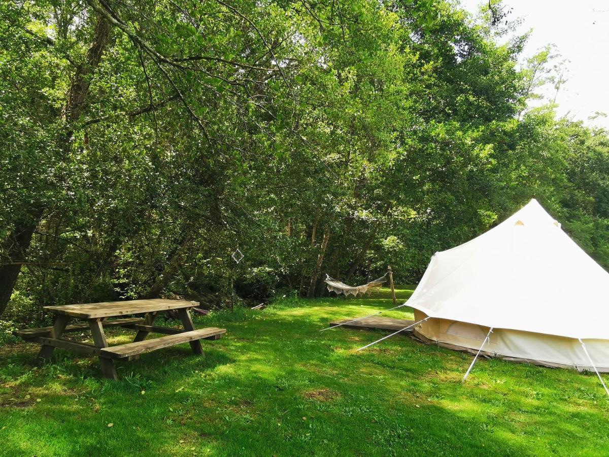 Le Tipi Arc-En-Ciel Au Bord De La Riviere Hotel Mios Exterior photo